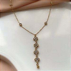 COLAR GRAVATINHA TREVO PEDRAS ZIRCÔNIAS DOURADO AÇO 316L⭐️