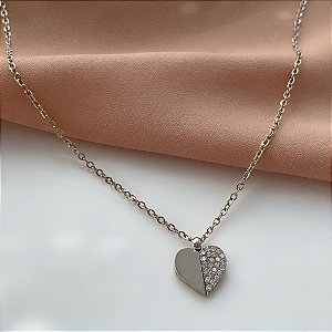 COLAR CORAÇÃO METADE LISO, METADE ZIRCÔNIAS AÇO 316L⭐️