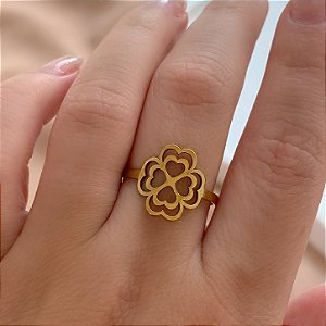 ANEL TREVO VAZADO DOURADO AÇO 316L⭐️