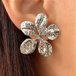 BRINCO FLOR PÉTALAS TEXTURIZADAS AÇO 316L⭐️