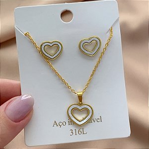 COLAR E BRINCO KIT CORAÇÃO VAZADO BORDA MADREPÉROLA DOURADO AÇO 316L⭐️