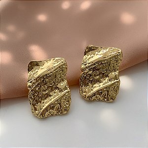BRINCO RETÂNGULO ABSTRATO DOURADO AÇO 316L⭐️