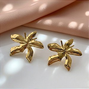 BRINCO FLOR ORGÂNICA DOURADO AÇO 316L⭐️