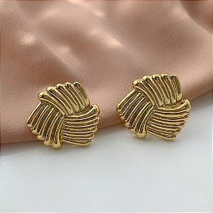 BRINCO TRIÂNGULO RELEVO DOURADO AÇO 316L⭐️