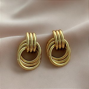 BRINCO TRÊS ELOS ENTRELAÇADOS DOURADO AÇO 316L⭐️