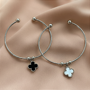 PULSEIRA /BRACELETE PINGENTE TREVO COLOR AÇO 316L⭐️