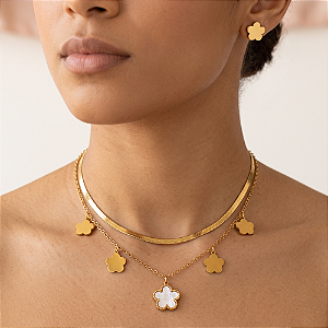 COLAR E BRINCO FLORES MADREPÉROLA DOURADO AÇO 316L⭐️