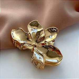 PRESILHA DE METAL FLOR HIBISCO LATERAL DOURADO BIJU