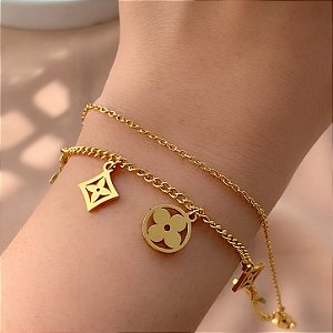 PULSEIRA DUPLA PINGENTES TREVOS VARIADOS DOURADO AÇO 316L⭐️