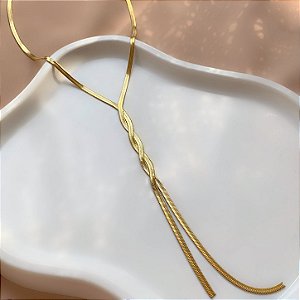 COLAR GRAVATINHA FITA TORCIDA DOURADO AÇO 316L⭐️