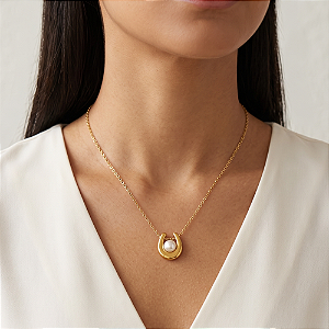COLAR PINGENTE FERRADURA PÉROLA DOURADO AÇO 316L⭐️