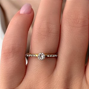 ANEL SOLITÁRIO COM MINI ZIRCÔNIAS DOURADO AÇO 316L⭐️