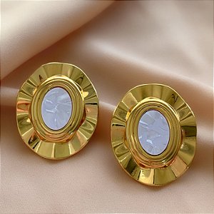 BRINCO OVAL ONDULADO MADREPÉROLA DOURADO AÇO 316L⭐️