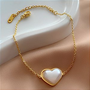 PULSEIRA PINGENTE CORAÇÃO EM PÉROLA DOURADO AÇO 316L⭐️