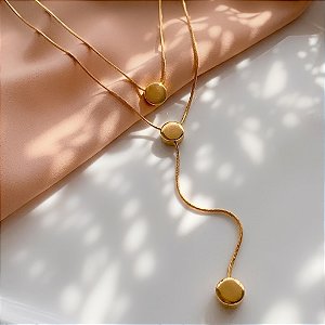 COLAR DUPLO ESTILO GRAVATINHA BOLINHA ACHATADA DOURADO AÇO 316L⭐️