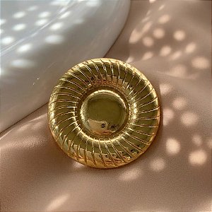 BROCHE REDONDO RISCADO DOURADO AÇO 316L⭐️