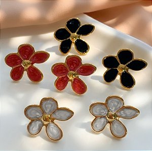 BRINCO FLOR ESMALTADA DOURADO AÇO 316L⭐️(GRUPO 1)