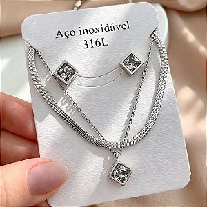 CONJUNTO BRINCO E COLAR DUPLO FITA E PINGENTE QUADRADO ZIRCÔNIA AÇO 316L⭐️