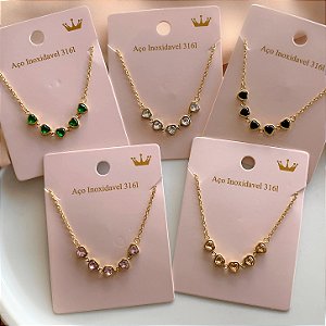 COLAR MINI CORAÇÕES ZIRCÔNIAS COLOR DOURADO AÇO 316L PREMIUM⭐️
