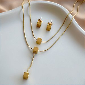 CONJUNTO BRINCO E COLAR DUPLO QUADRADINHO DOURADO AÇO 316L PREMIUM⭐️