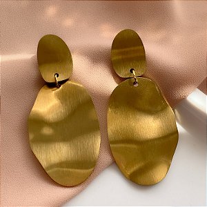 BRINCO PLACAS OVAIS MARTELADA PENDENTE DOURADO AÇO 316L⭐️