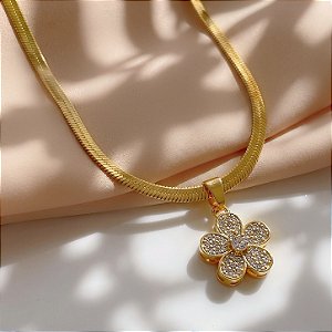 COLAR FITA PINGENTE FLOR COM ZIRCÔNIAS DOURADO AÇO 316L⭐️