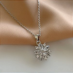 COLAR PINGENTE FLOR DETALHADA PEDRA ZIRCÔNIA COLOR AÇO 316L⭐️