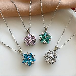 COLAR PINGENTE FLOR DETALHADA PEDRA ZIRCÔNIA COLOR AÇO 316L⭐️