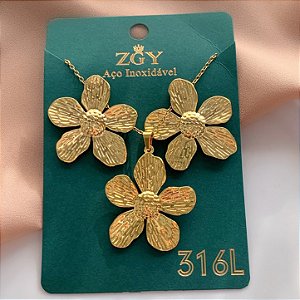 CONJUNTO BRINCO E COLAR FLOR DETALHADA DOURADO AÇO 316L⭐️