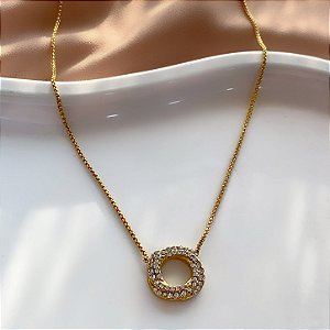 COLAR PINGENTE CÍRCULO CRAVEJADO ZIRCÔNIAS DOURADO AÇO 316L⭐️