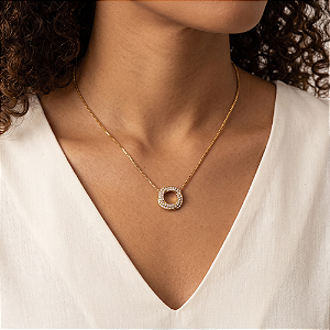 COLAR PINGENTE CÍRCULO CRAVEJADO ZIRCÔNIAS DOURADO AÇO 316L⭐️