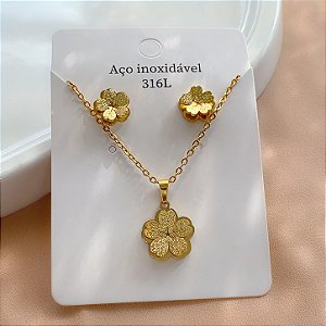 COLAR E BRINCO FLOR PETÚNIA DUPLO TEXTURIZADO DOURADO AÇO 316L⭐️