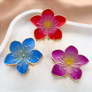PRESILHA FLOR HIBISCO METAL ESMALTADO BIJU (GRUPO 1)