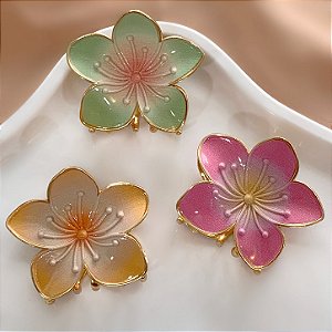 PRESILHA FLOR HIBISCO METAL ESMALTADO BIJU (GRUPO 2)