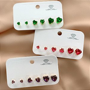 BRINCO KIT PEDRAS ZIRCÔNIAS EM CORAÇÃO COLOR DOURADO BIJU