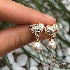 Brinco Coração Cravejados com Pérolas