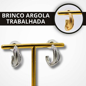 Brincos em Formato Argola Trabalhada - Dourado e Prata
