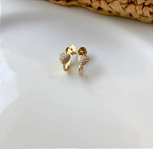 Brinco de Mini Argola com Coração Cravejada Banhada a Ouro 18k