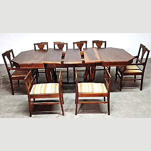 Conjunto de Mesa de Jantar Extensível em Madeira Nobre com seis Cadeiras, sendo duas com Braços e duas Banqueta