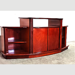 Rack em Madeira Mogno Duas Portas com Prateleiras