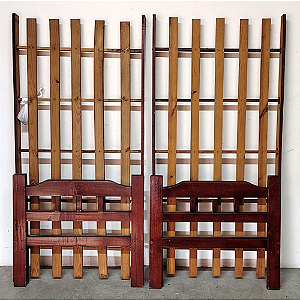 Beliche de solteiro de madeira maciça, colchões 0,88m x 1,88m.