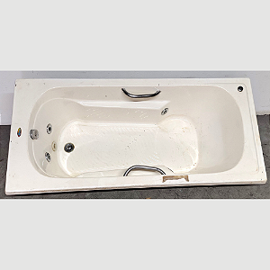 Banheira com hidromassagem 170x 90 cm retangular de acrílico Capacidade 160 litros com Bomba