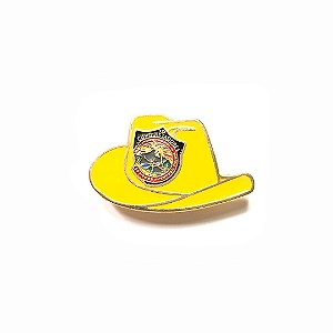 Pin, DSA 2019, chapéu, amarelo ocre, Conquistador