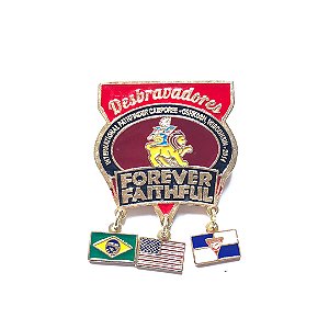 Pin Forever Faithful, Com 3 bandeirinhas e fundo nas cores das classes