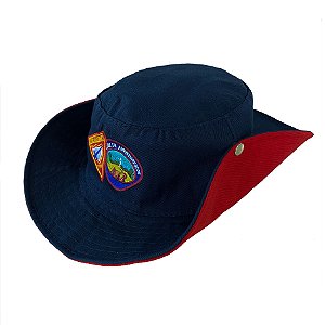 Chapéu australiano, logo MDA azul com vermelho