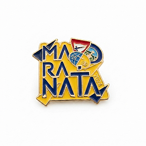 ARGANEL/PRENDEDOR DE LENÇO OFICIAL DO TEMA 2024, MARANATA, COM LOGO DOS TRÊS MINISTERIOS