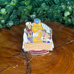 ARGANÉU/PRENDEDOR DE LENÇO AVENTURI APV 2025 AVENTURAS NO SANTUARIO (COM GLITTER)