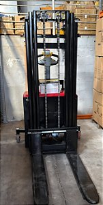 EMPILHADEEIRA A BATERIA