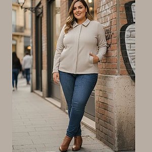 Casaco Feminino Plus Size em Poliéster com Zíper Invisível e Bolsos Laterais  Cativa