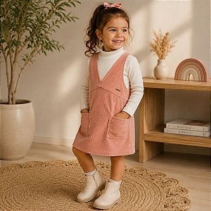 Conjunto Infantil Feminino Salopete Rosa em Veludo + Blusa Gola Alta - Carinhoso